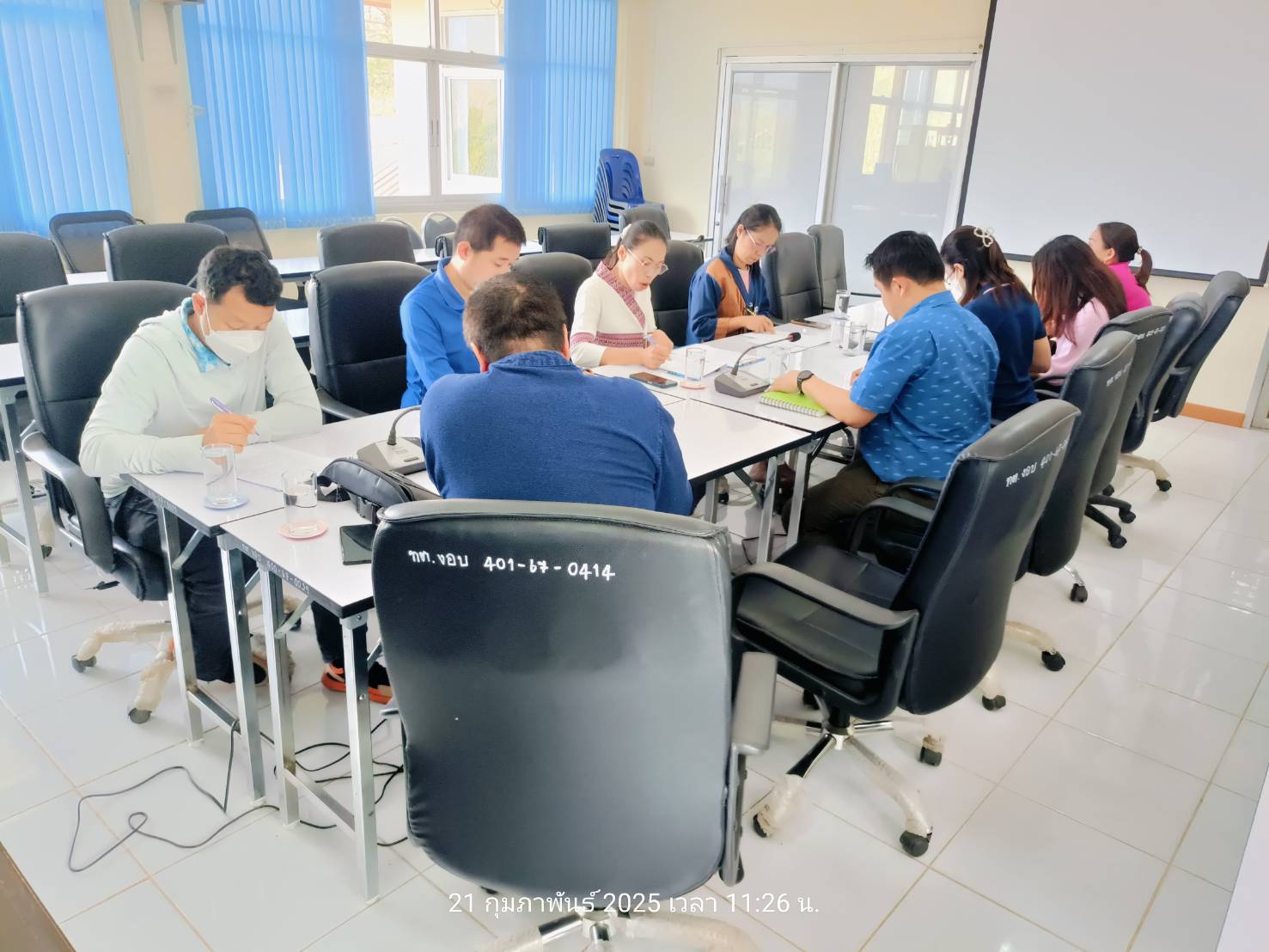 ประชุมปรึกษาหารือ เพื่อติดตามผลการดำเนินโครงการก่อสร้าง ณ ห้องประชุมสภาตำบลงอบ